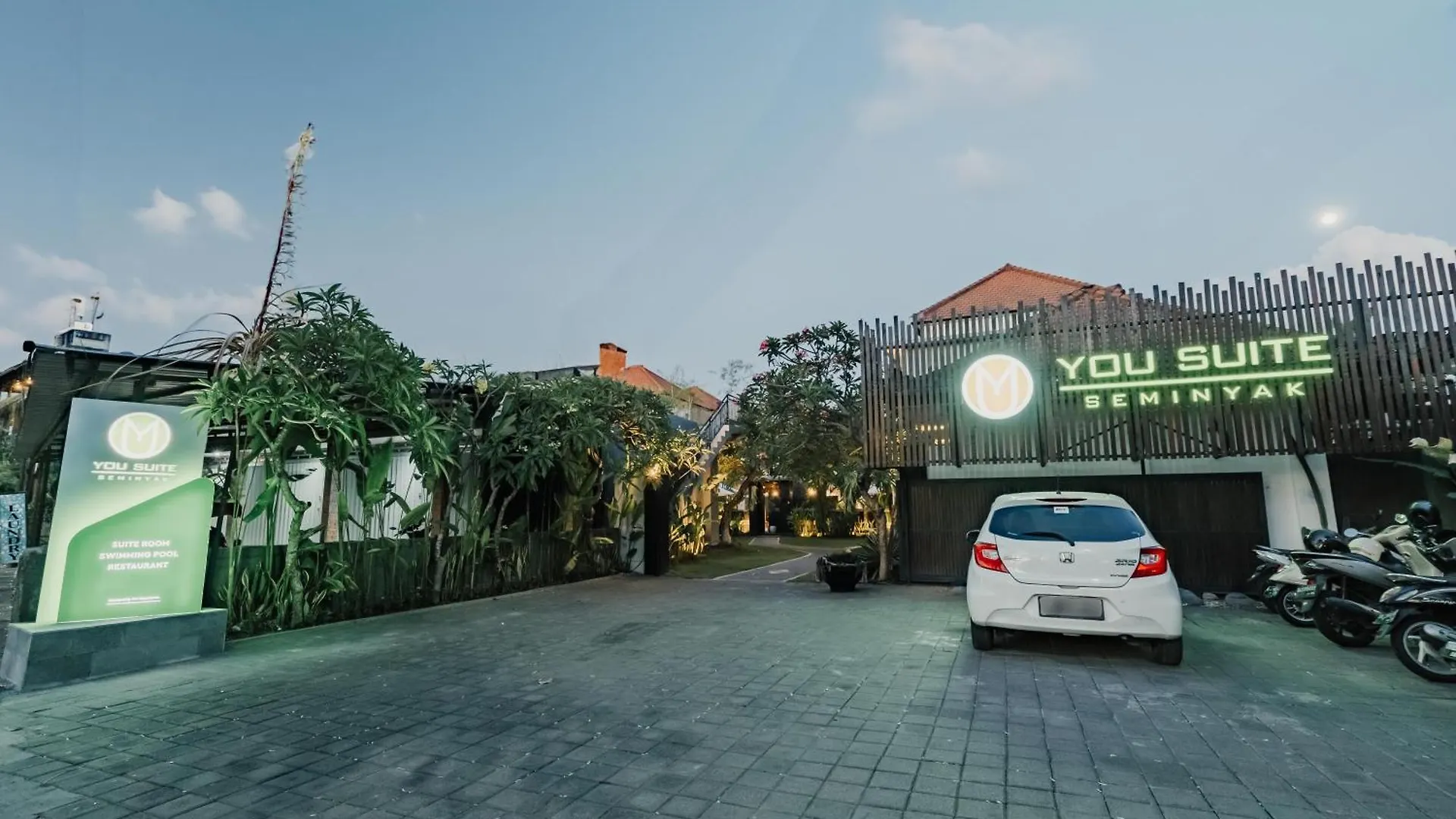 You Suite Seminyak Legian  3*, Legian (Bali)