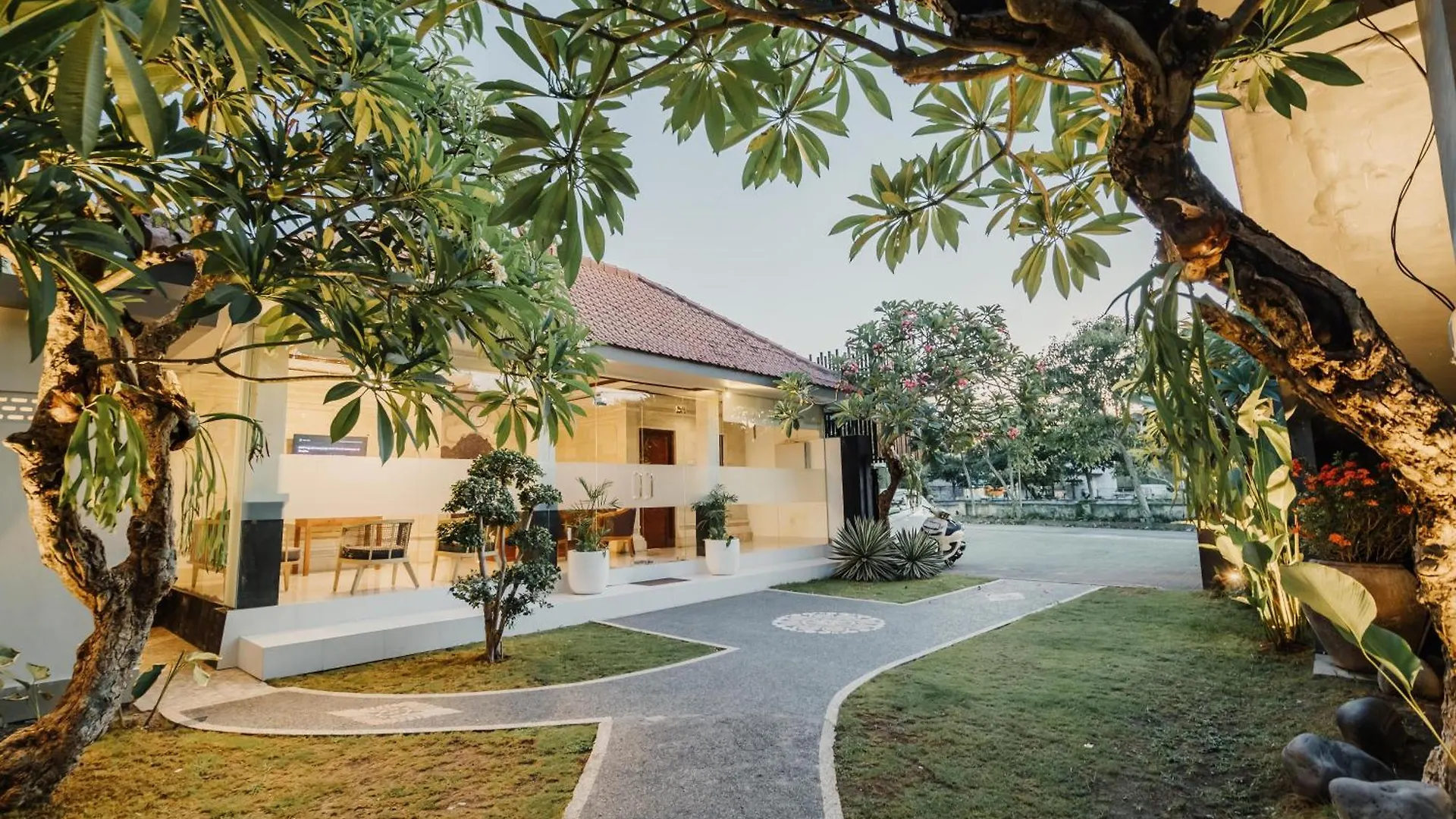 You Suite Seminyak Legian  Hotel