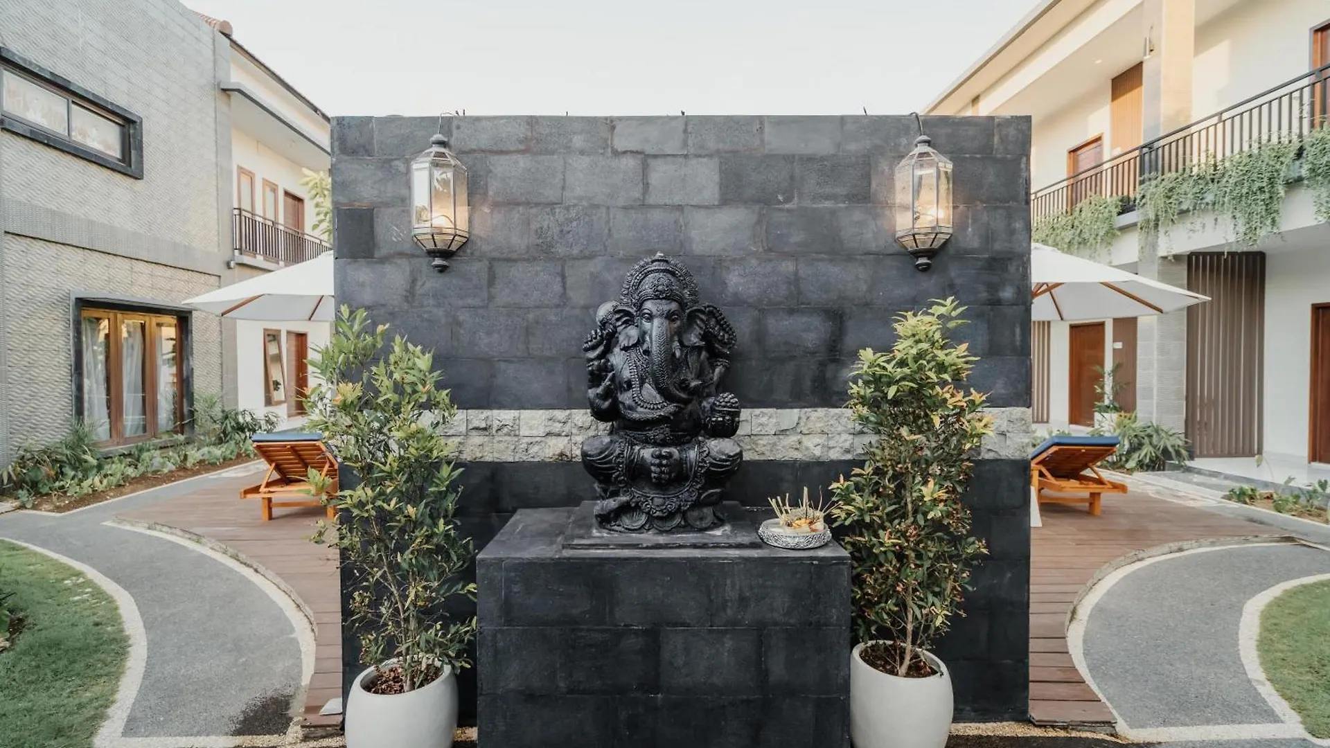 You Suite Seminyak Legian 3*,